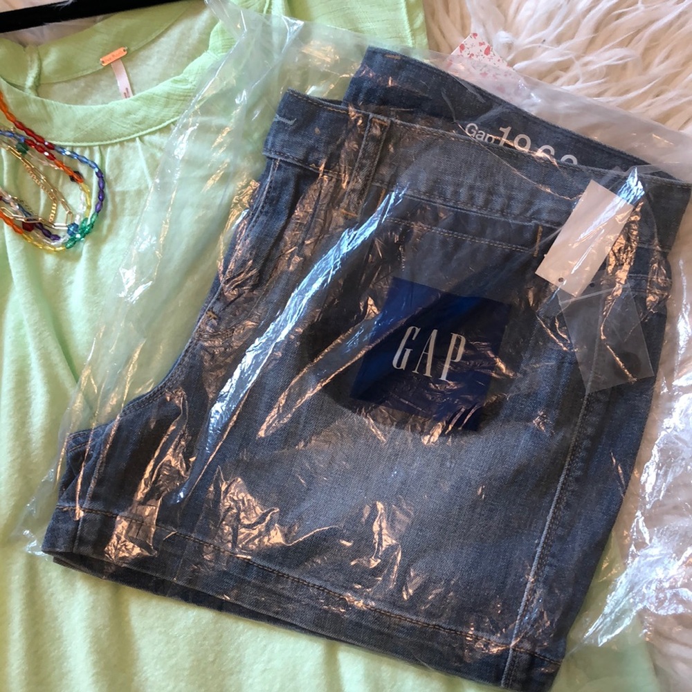 NWT Gap 1969 Denim Shorts Sz 10/30